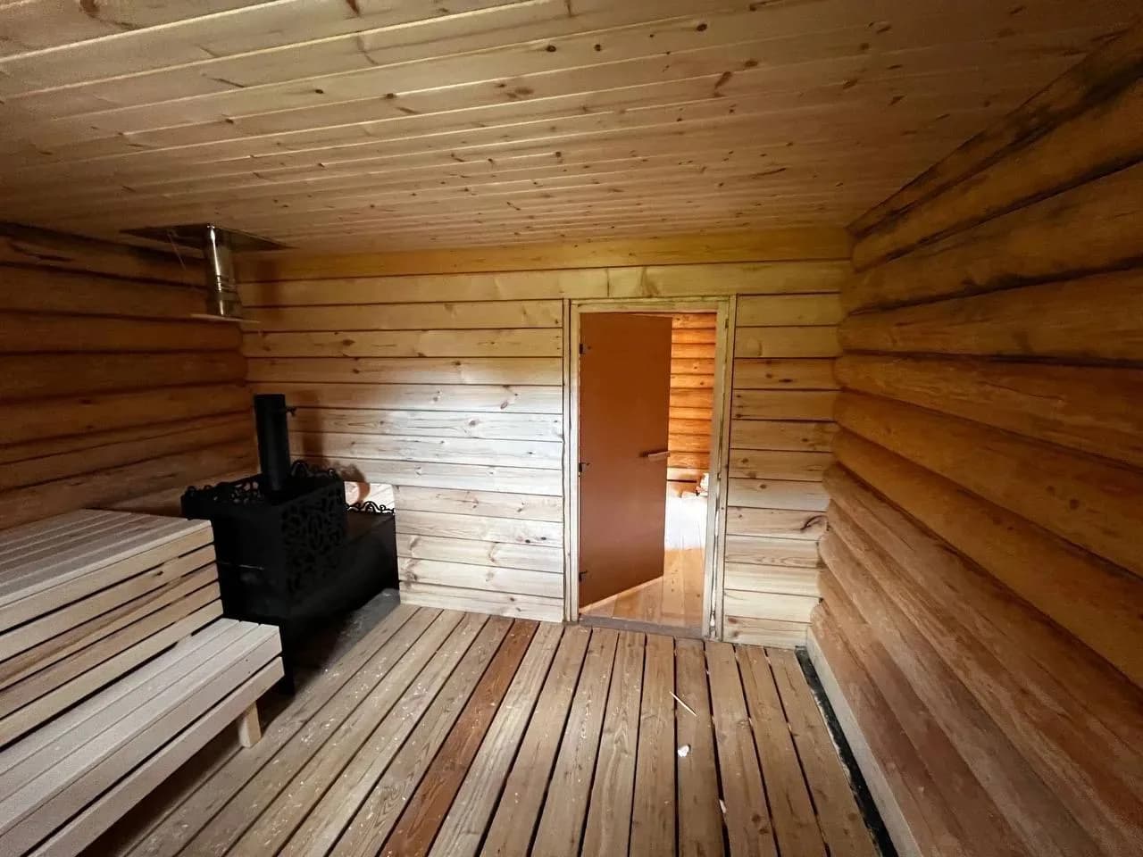 Баня из бревна под двускатной крышей - фото 5