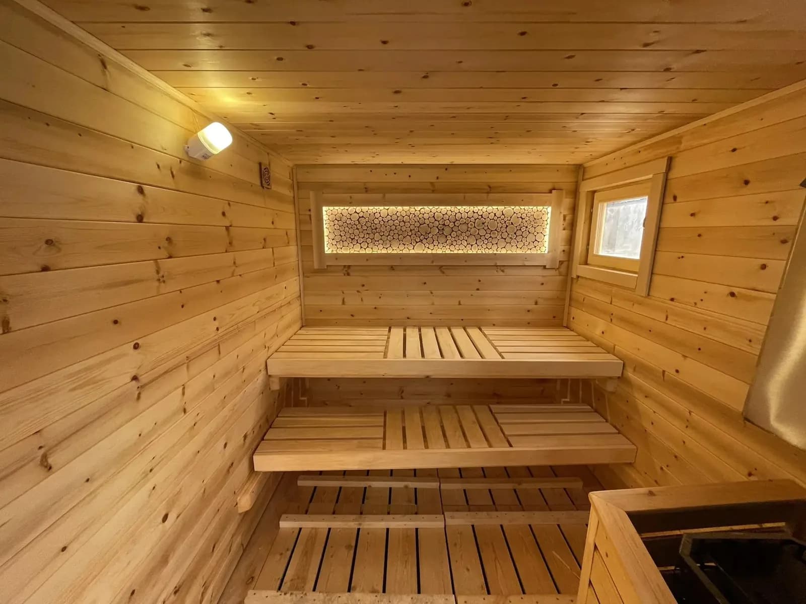 Баня-модуль с панорамными окнами и подсветкой полков - фото 3